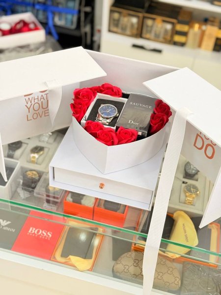 صندوق قلب فتح جانبي لون ابيض