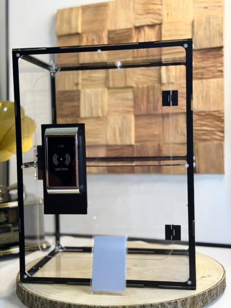 صندوق الخزنة بفتح فقط على  كرت 