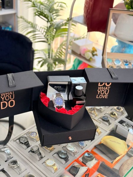 هدية ساعة بوس+ عطر +تغليف فخم