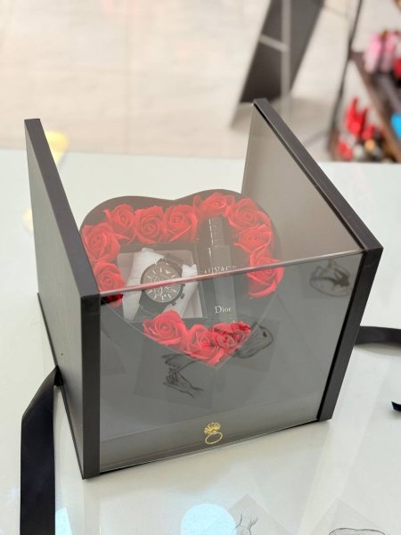 هدية شبابية  عطر ديور مع ساعة امبوريو ارمني