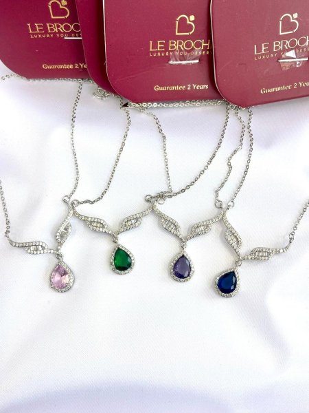 قلادة من LE BROCHE