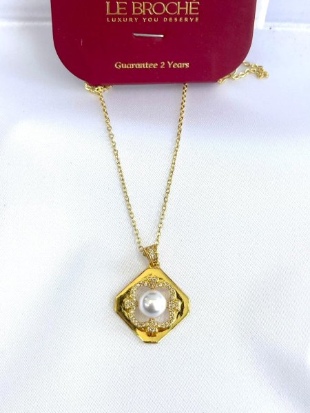 قلادة من LE BROCHE