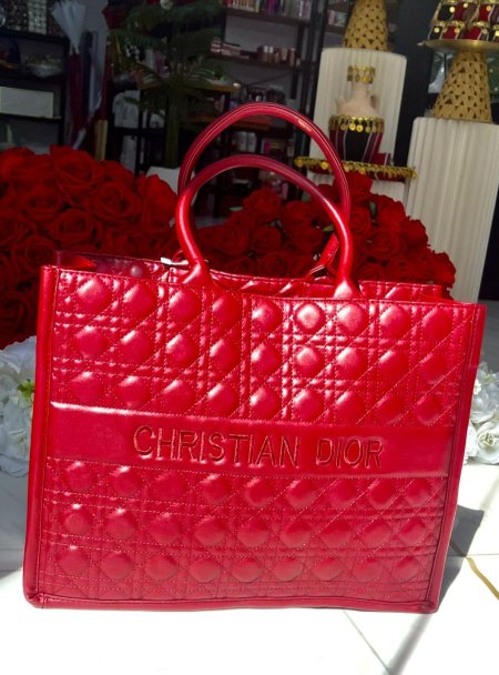 حقيبة ديور بوك توت من ماركة كريستيان ديور