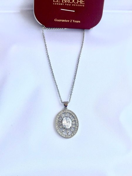 قلادة من LE BROCHE