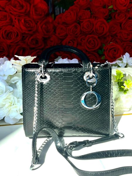 شنطة يد نسائي بتصميم جلد الحيه