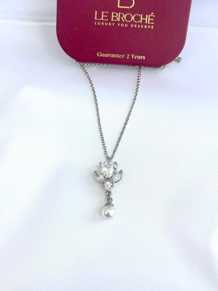 قلادة من LE BROCHE