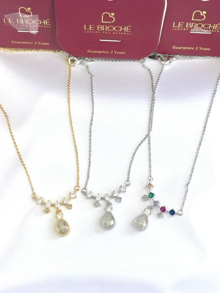 قلادة من LE BROCHE