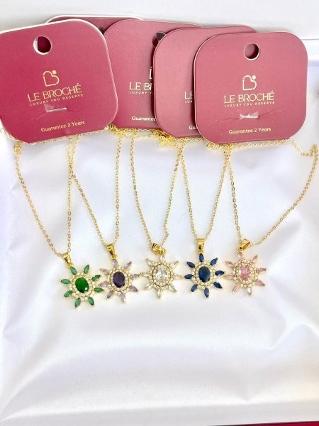 قلادة من LE BROCHE