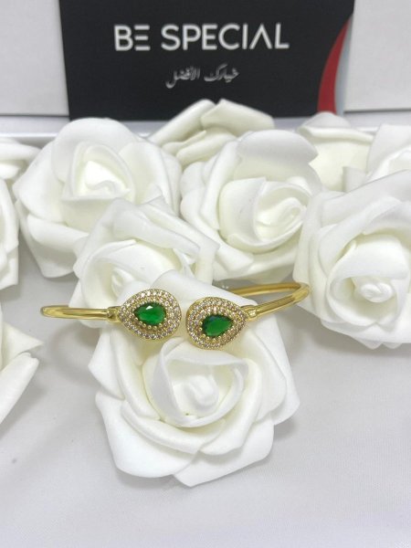 اسواره ذهبية انيقة مرصعه باحجار كريمه