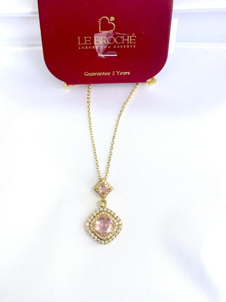 قلادة من LE BROCHE