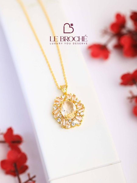 قلادة من LE BROCHE