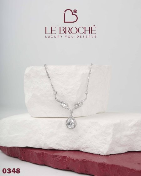 قلادة من LE BROCHE