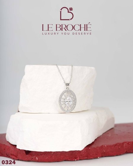 قلادة من LE BROCHE