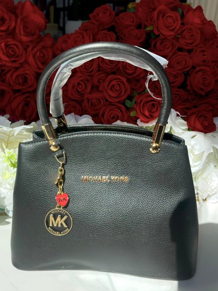 حقيبة يد نسائية من علامة "مايكل كورس "