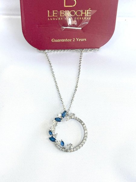 قلادة من LE BROCHE