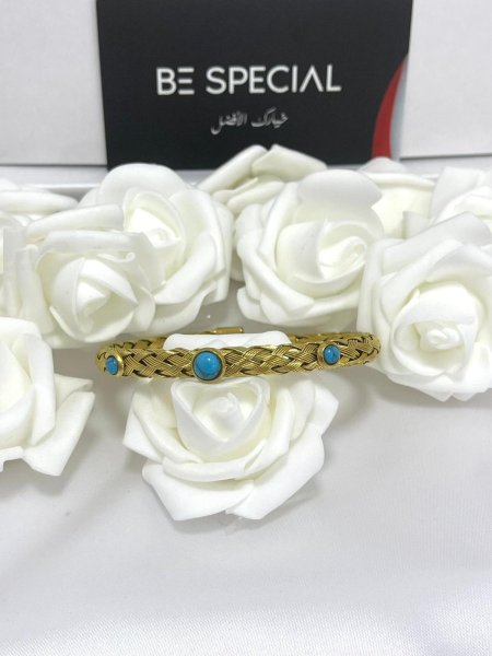 سوار ذهبي مرصع باحجار الفيروز من كارتييه