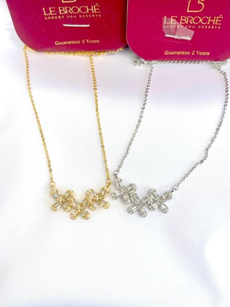 قلادة من LE BROCHE
