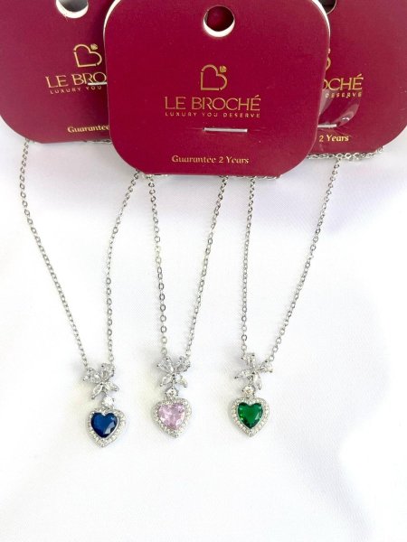 قلادة من LE BROCHE