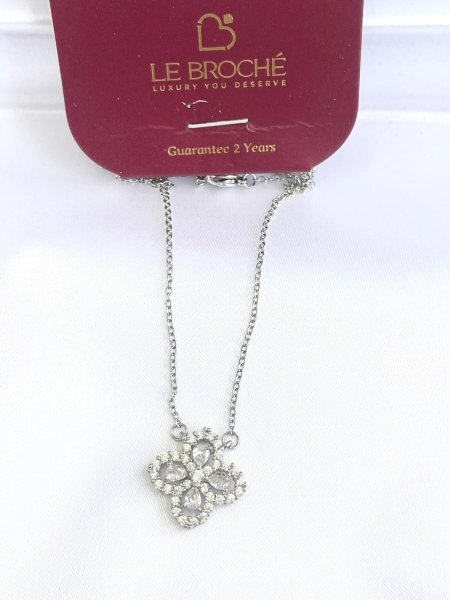 قلادة LE BROCHE