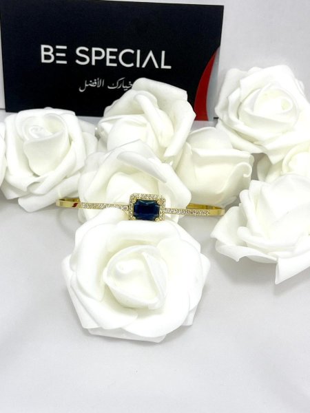 اسواره ذهبية انيقة مرصعه بحجر كريم ازرق