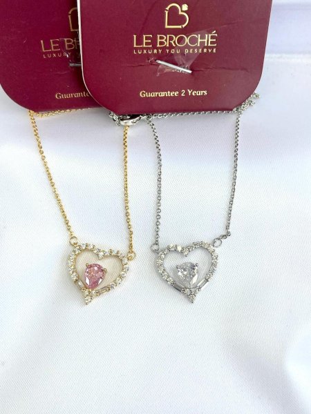 قلادة من LE BROCHE