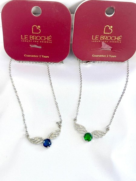 قلادة من LE BROCHE