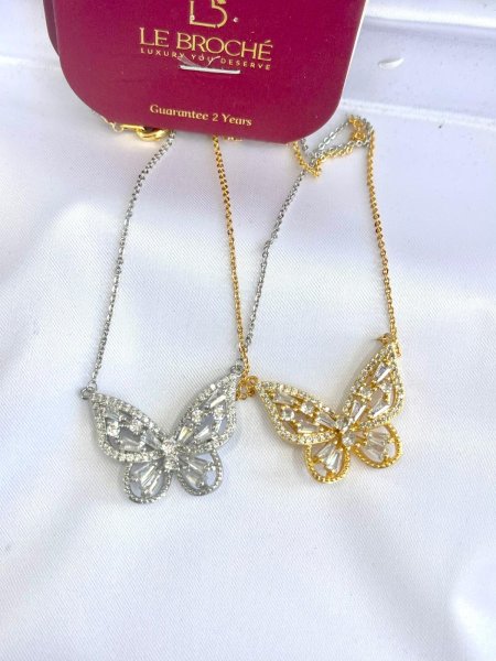 قلادة من LE BROCHE