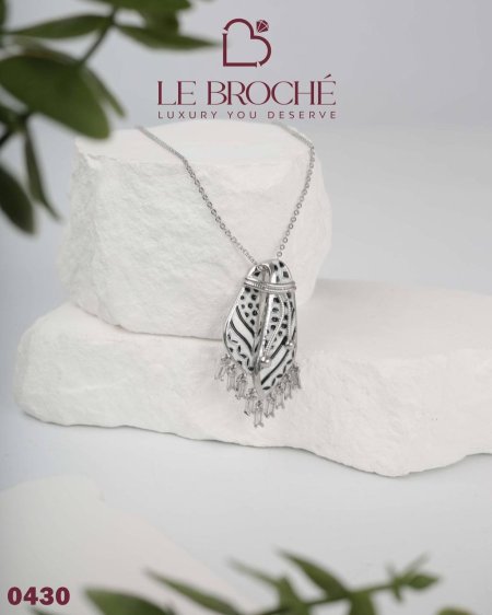 قلادة من LE BROCHE