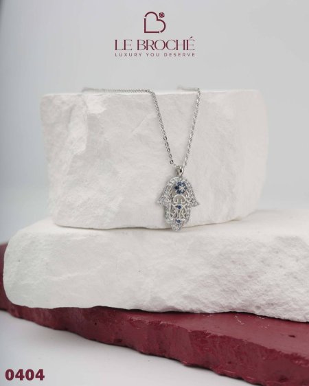 قلادة من LE BROCHE