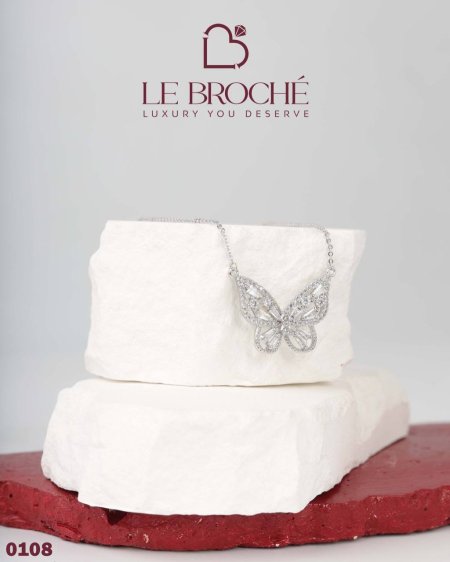 قلادة من LE BROCHE