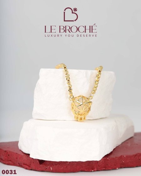 قلادة من LE BROCHE