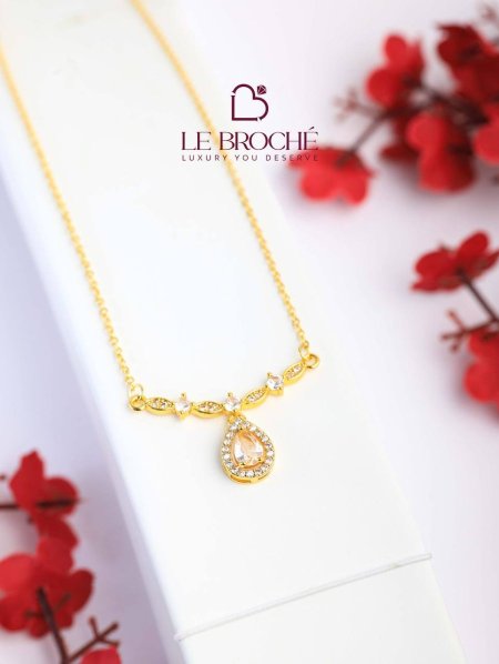 قلادة من LE BROCHE