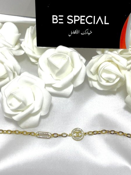 اسوارة ذهبية مميزة من شانيل