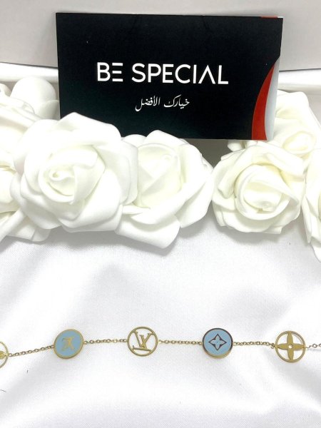 اسواره ذهبية من لويس فيتون