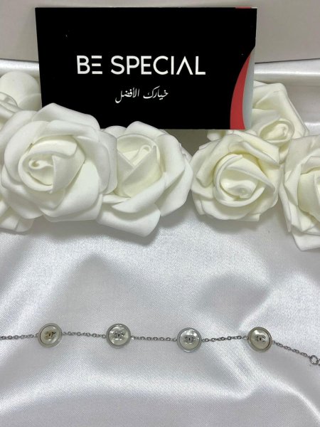 اسوارة شانيل فضية